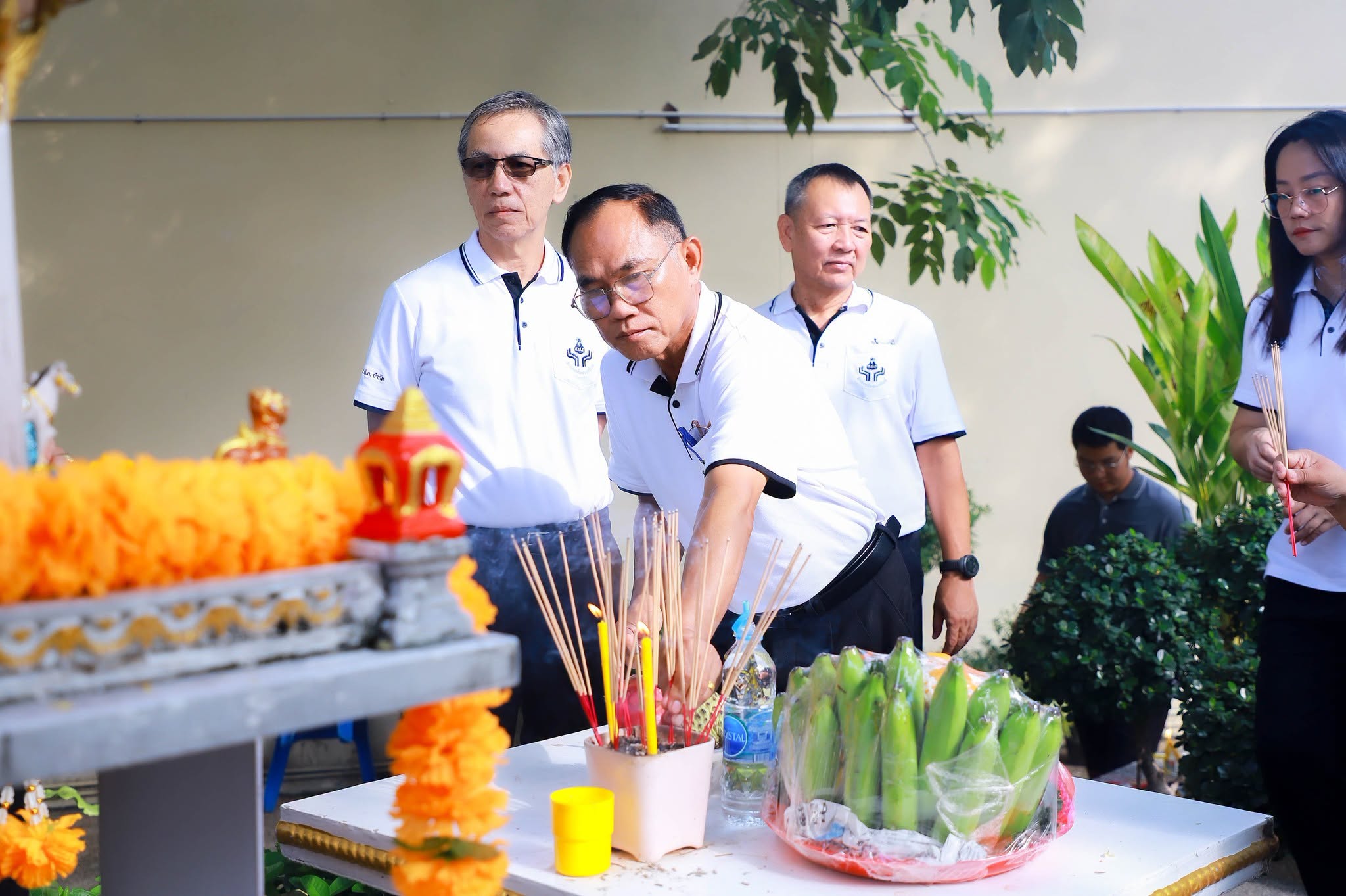 title - รองเลขาธิการ ส.ป.ก. ร่วมพิธีสักการะสิ่งศักดิ์สิทธิ์และพิธีสงฆ์ วันทำบุญสหกรณ์ออมทรัพย์สำนักงานการปฏิรูปที่ดินเพื่อเกษตรกรรม จำกัด เนื่องในโอกาสเปลี่ยนแปลงที่ตั้งสำนักงานแห่งใหม่ 